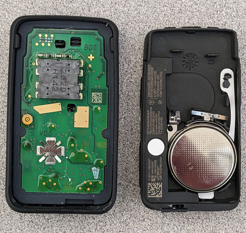 CR2430 battery in Volvo car remote control